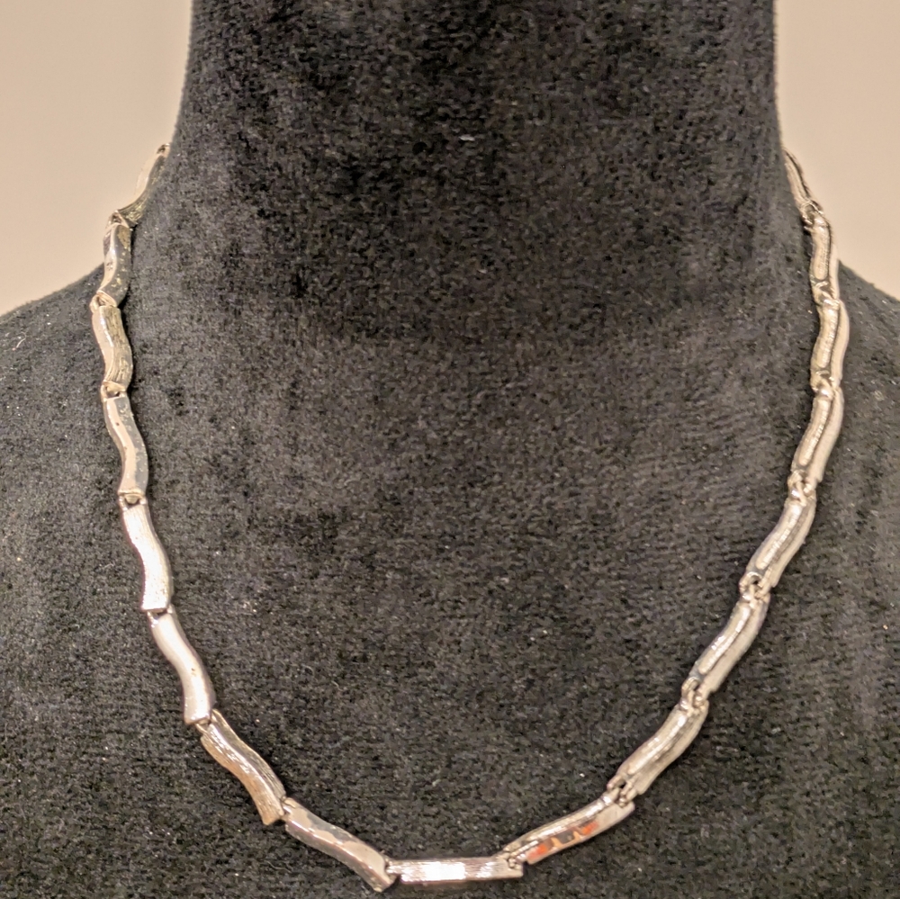 Vintage Napier Flat Plain Wave Wavy Design Elegant Silver Tone Necklace